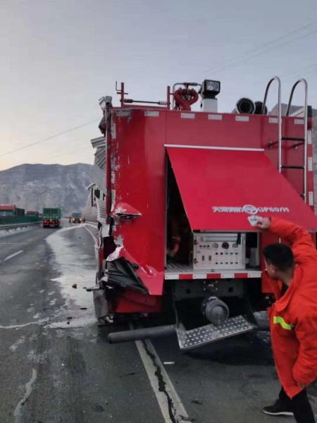 我公司為高速公路維修事故車輛